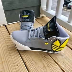 NWOT Adidas High Top Sneakers Men’s Size 10